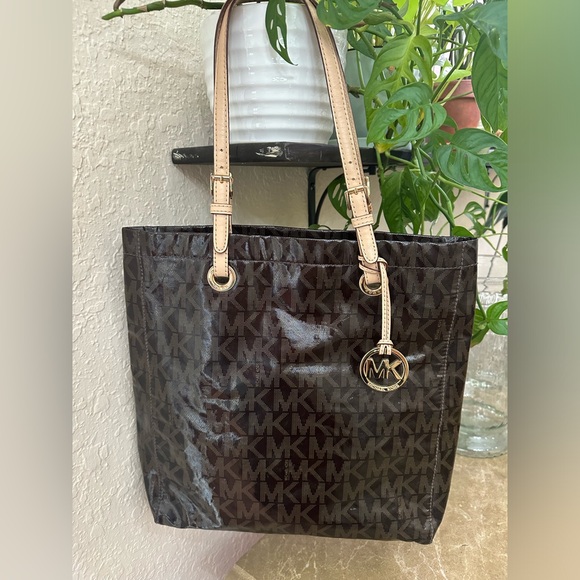 Michael Kors tote in signature MK monogram print - Picture 1 of 2